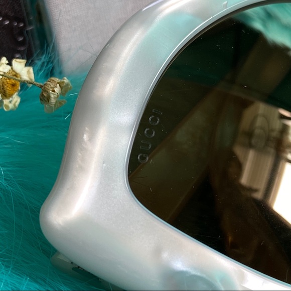 Gucci statement sunglasses - Picture 2 of 4